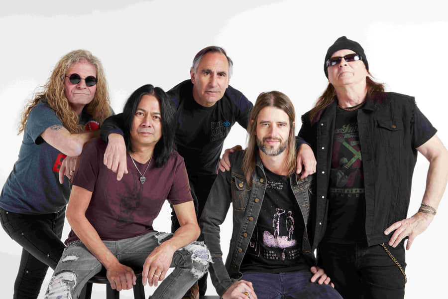 HEAVENS EDGE band